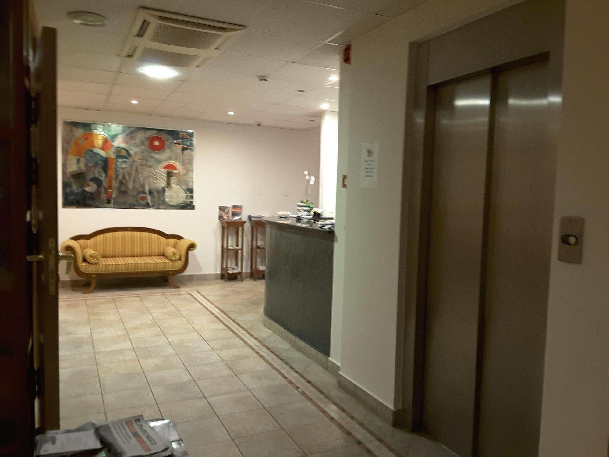 Hostal Jai Alai 莱萨 外观 照片